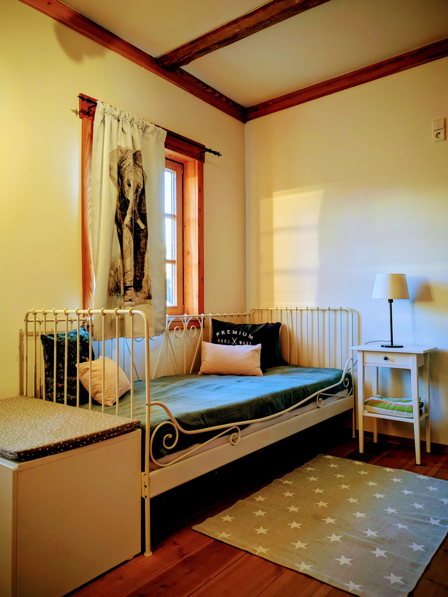 Kinderzimmer 2 in der unteren Etage mit großem Einzelbett- liebevoll eingerichtet IMG-20260308-WA0040.jpg