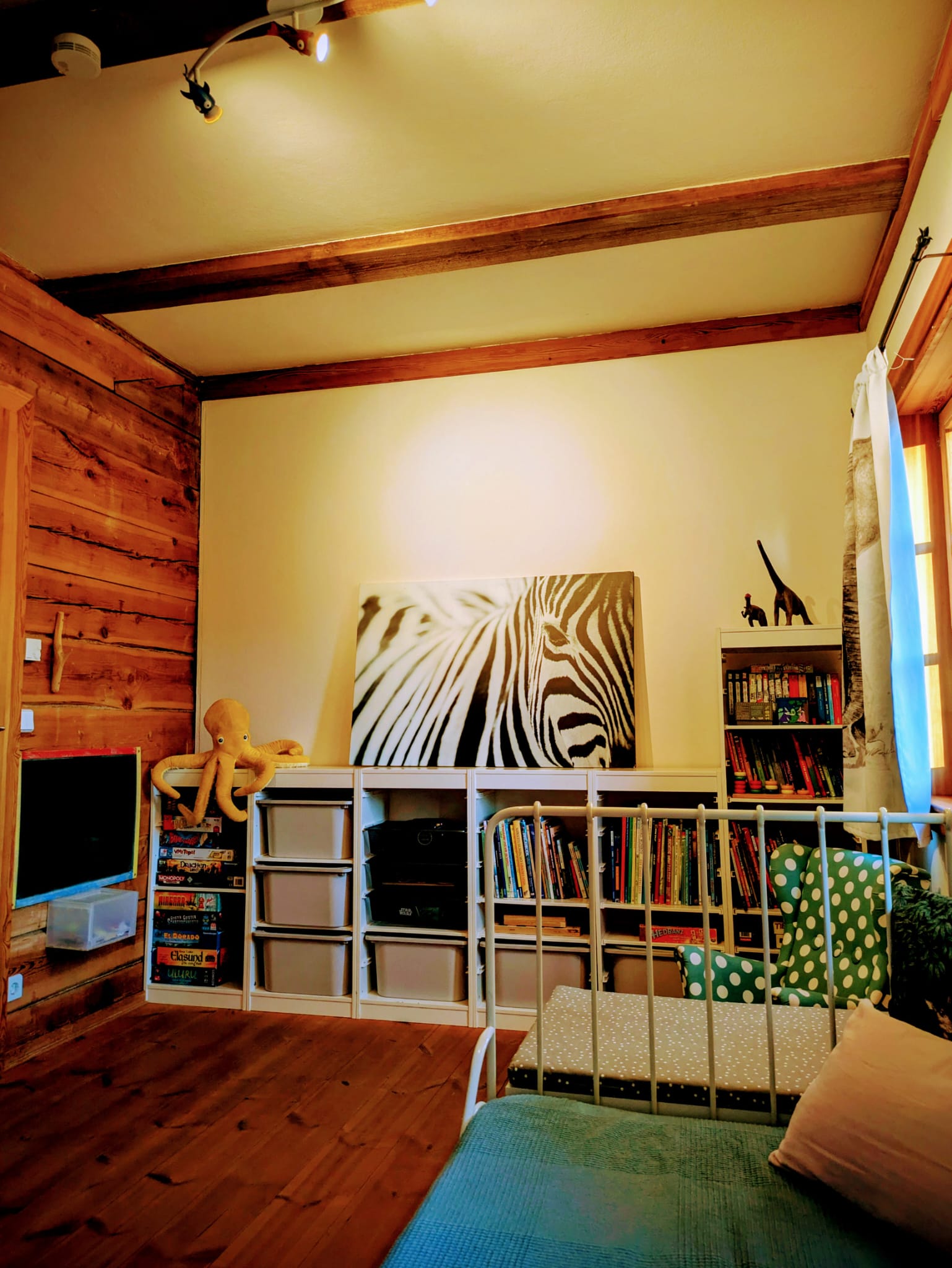 Kinderzimmer 2 in der unteren Etage mit großem Einzelbett- liebevoll eingerichtet IMG-20260308-WA0041.jpg
